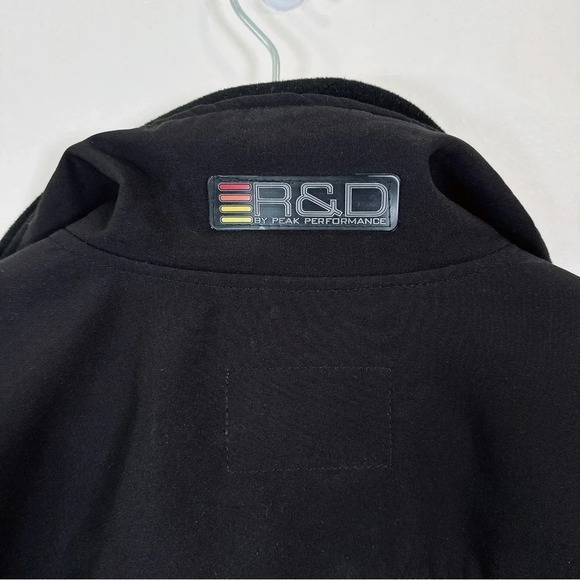 Peak Performance Womens Soft Shell Black Jacket - Picture 13 of 16